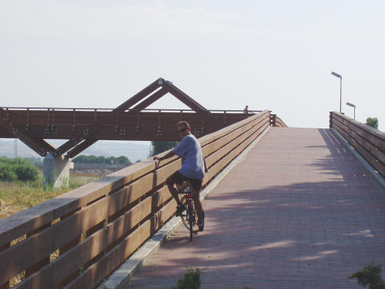 La rampa est del ponte ciclopedonale alla foce del Tordino sponda di Giulianova