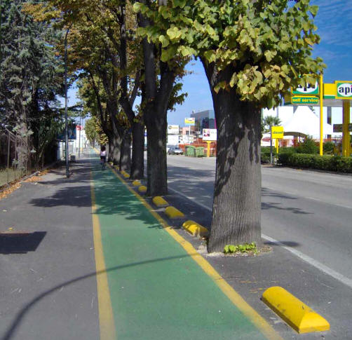 pista ciclabile lungo la strada statale 16 a Porto Ascoli