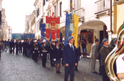 Dopo la messa sfilata per le vie del centro di Pordenone con alla testa la Banda Cittadina seguita dalla Bandiera Italiana
