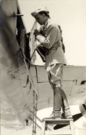 Umberto di Savoia ripreso nel 1942 da Guerrino Vallar, mentre sta ispezionando un Fiat RS 14