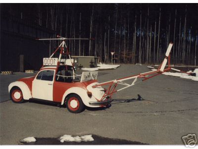 Maggiolino trasformato in elicottero