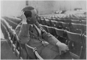  Adolf Hitler ascolta l'organo 