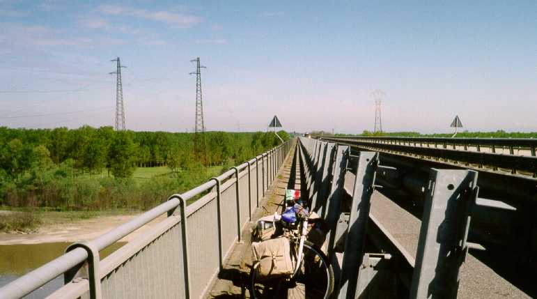 Ponte di Mezzanacorti sul Po, gi SS35 dei Giovi