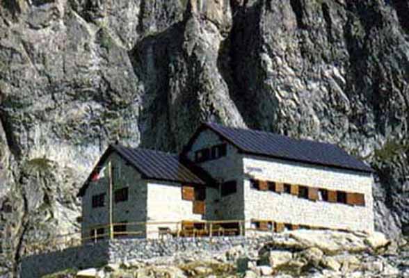Il rifugio Brentari di Cima d'Asta - (3 agosto 2000)