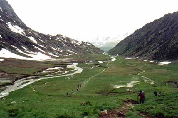 Il pianoro della Valle Rossa, prima dell'erta finale - (1 luglio 2001)