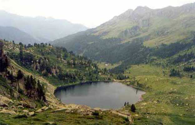 Il Lago delle Stelune dal sentiero 322 verso Forcella Valsorda - (8 agosto 2001)