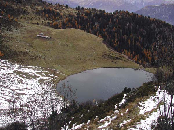 Il lago e la Malga Moregna - (19 ottobre 2003)