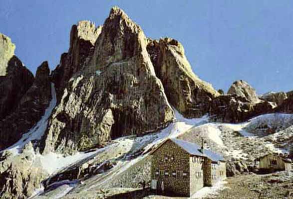 Il rifugio Mulaz a due ore di cammino dal Passo Valles - (10 settembre 1994)