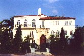 Miami Beach - La lussuosa villa di Gianni Versace, sulle cui gradinate lo stilista italiano è stato assassinato