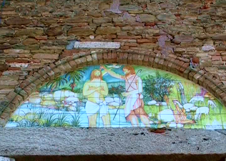 Il mosaico sopra la porta principale