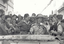 25 aprile 1945: partigiani e soldati alleati a Traversetolo (Archivio Isrec Parma).