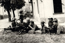 Aprile 1945: partigiani durante la liberazione di Salsomaggiore Terme (Archivio Isrec Parma).