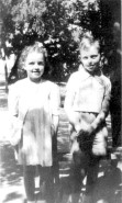 I fratelli Liliana e Luciano Fano, arrestati a Parma il 7 dicembre 1943 e deportati ad Auschwitz, dove furono uccisi il 10 aprile 1944..
