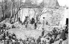 Commemorazione dei caduti del distaccamento Griffith nellimmediato dopoguerra, alla Casa del bersagliere in localit Montagnana. 