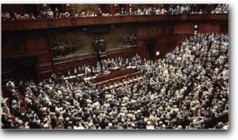 Il parlamento for Numero deputati parlamento italiano