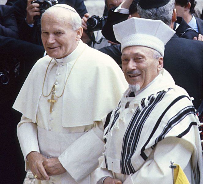 Roma 13 aprile 1986 - il Papa con il rabbino Toaff alla sinagoga