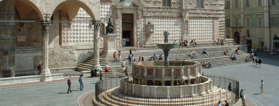 Perugia - Cattedrale e fontana