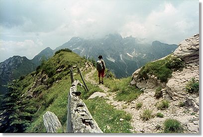Vecchio sentiero alle pendici sud del monte Talvena