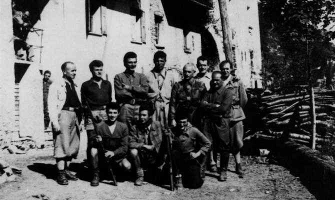 Piaggia, ottobre 1944. Il comando della II Divisione Garibaldi <<F. Cascione>>
