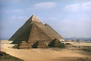 Le piramidi di Giza viste da Sud (SSO) [Foto di Alessandro Suzzi Valli]