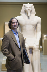 Peter der Manuelian con Menkaura (Micerino) al Museo di Boston