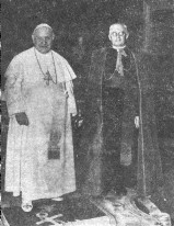 Biskup Zdzisaw Goliski z Ojcem witym Janem XX podczas audiencji prywatnej 19.07.1960 r.