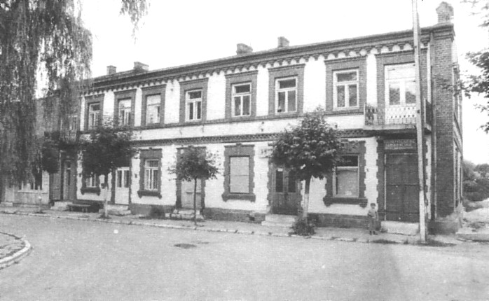 W tym budynku (nalecym do pp. Bijasiewiczw) miecia si Szkoa Powszechna (fot. ze zbiorw TZU)
