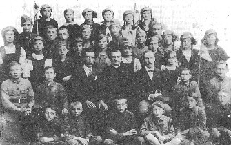 Grupa uczniw progimnazjum z roku 1922/23